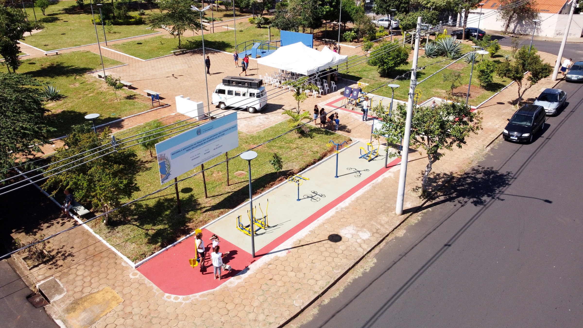 Reparo da academia ao ar livre da Praça da Bíblia