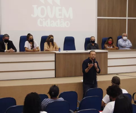 foto04-Prefeito-Edinho-recepciona-novos-integrantes-do-programa-Jovem-Cidadao-01set21-Tete-Viviani-2048x1695